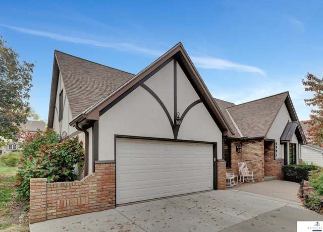 Property at 6441 Mesaverde Dr, Lincoln, NE 68510, 5 beds, 3.5 baths