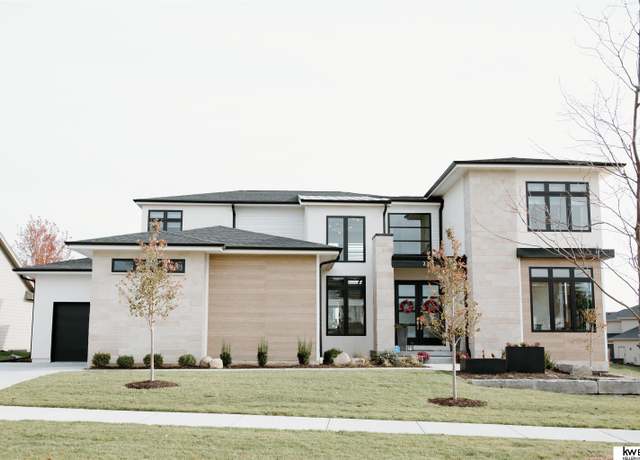 Property at 2315 S 220th Ave, Elkhorn, NE 68022, 5 beds, 4.5 baths