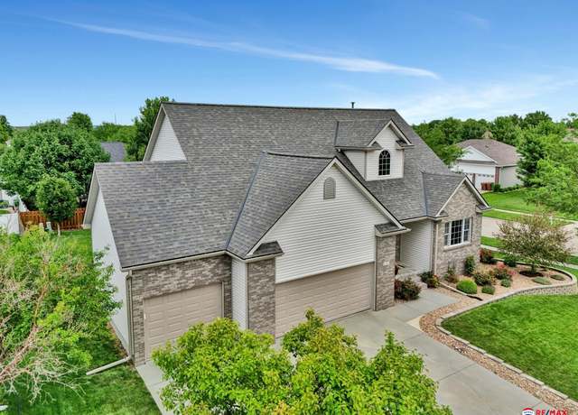 Property at 5950 Clear Creek Dr, Lincoln, NE 68516, 4 beds, 3.5 baths