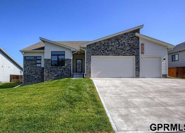 Property at 2116 Gindy Dr, Bellevue, NE 68147, 3 beds, 2 baths
