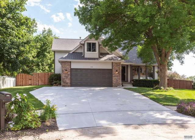 Property at 326 Bauman Cir, Gretna, NE 68028, 4 beds, 3 baths