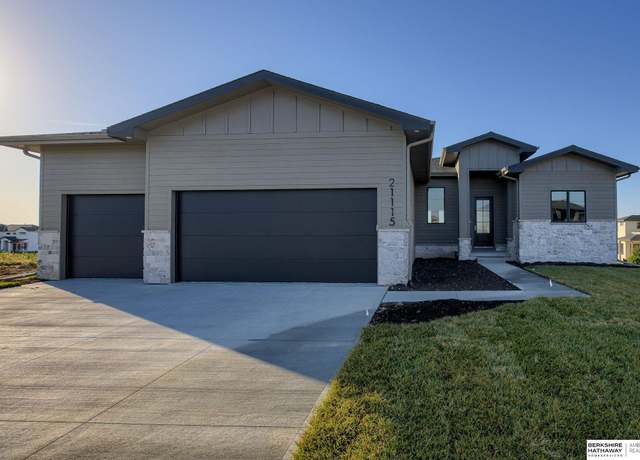 Property at 21701 B St, Elkhorn, NE 68022, 5 beds, 4 baths
