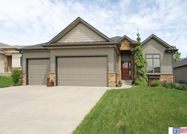 Property at 2736 Shadowbrook Dr, Lincoln, NE 68516, 4 beds, 3 baths