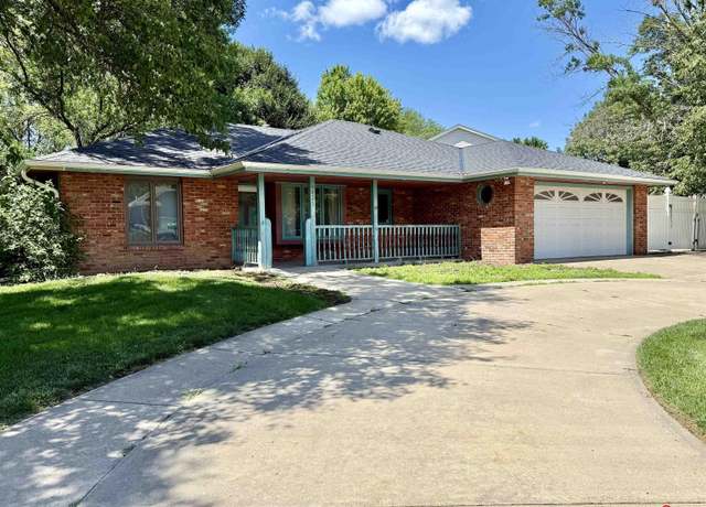 Property at 4031 S 83rd St, Lincoln, NE 68506, 3 beds, 2 baths