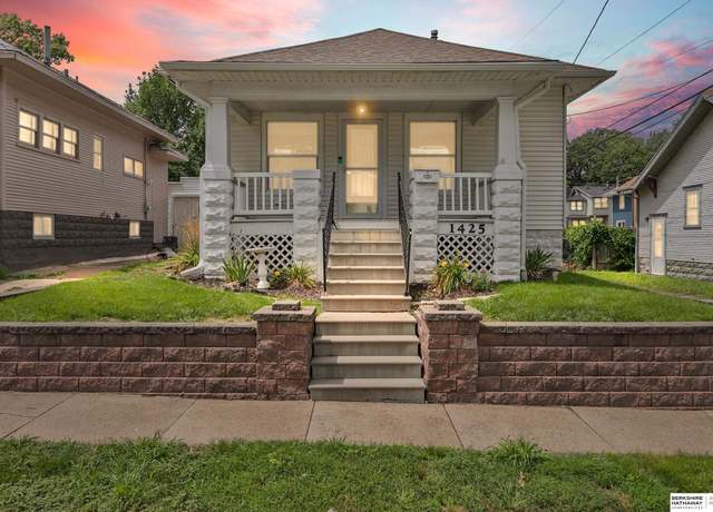 Property at 1425 S 28th St, Lincoln, NE 68502, 3 beds, 2 baths