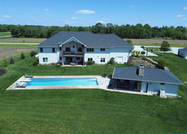 Property at 13501 Silverfox Ln, Lincoln, NE 68520, 8 beds, 5 baths