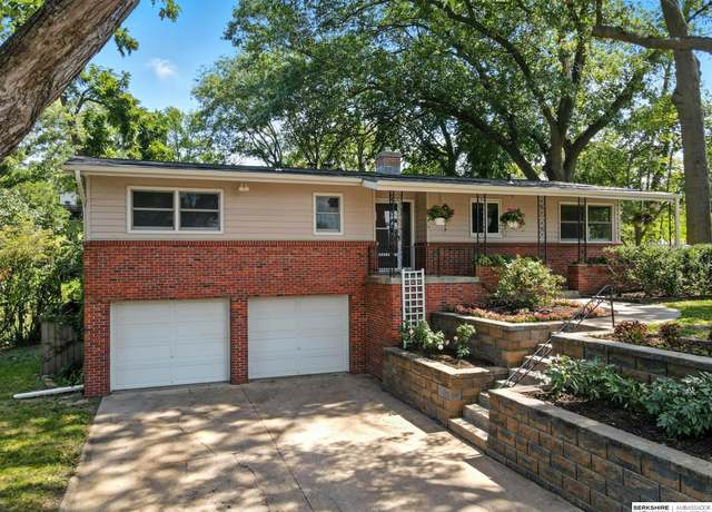 Property at 205 Caldor Dr, Bellevue, NE 68005, 3 beds, 1.5 baths