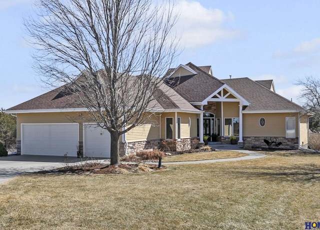 Property at 18130 Shasta Ln, Lincoln, NE 68461, 5 beds, 3.5 baths