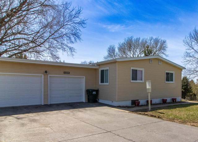 Property at 11245 Frontage Dr, Blair, NE 68008, 3 beds, 2.5 baths