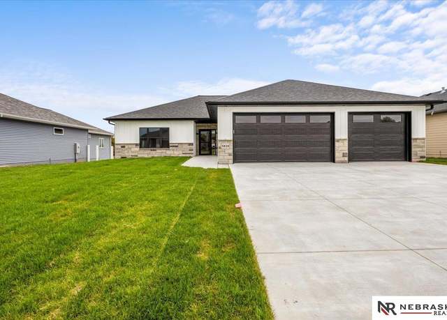 Property at 5826 Opus Dr, Lincoln, NE 68526, 4 beds, 2 baths