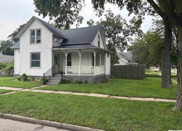 Property at 606 W 10th St, Fremont, NE 68025, 3 beds, 2 baths