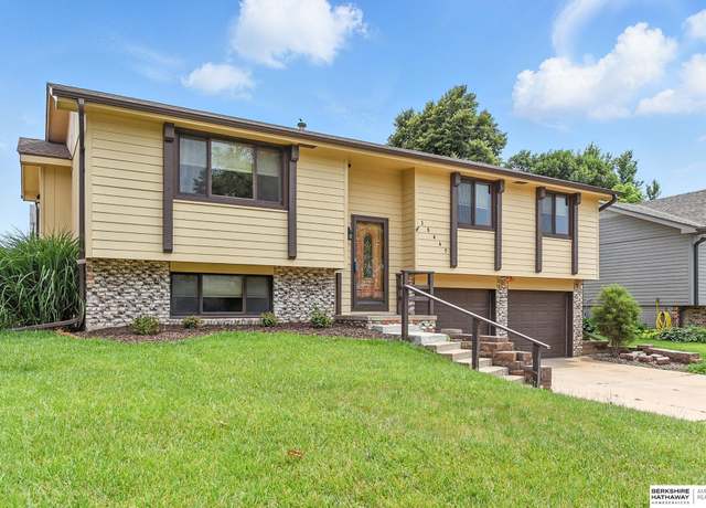 Property at 13447 Westwood Ln, Omaha, NE 68144, 3 beds, 2.5 baths