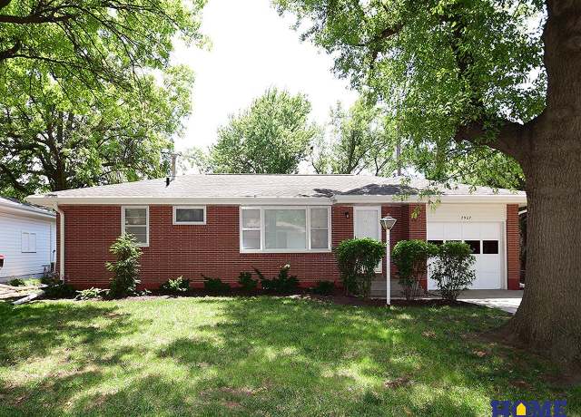 Property at 7907 Reno Rd, Lincoln, NE 68505, 3 beds, 2 baths