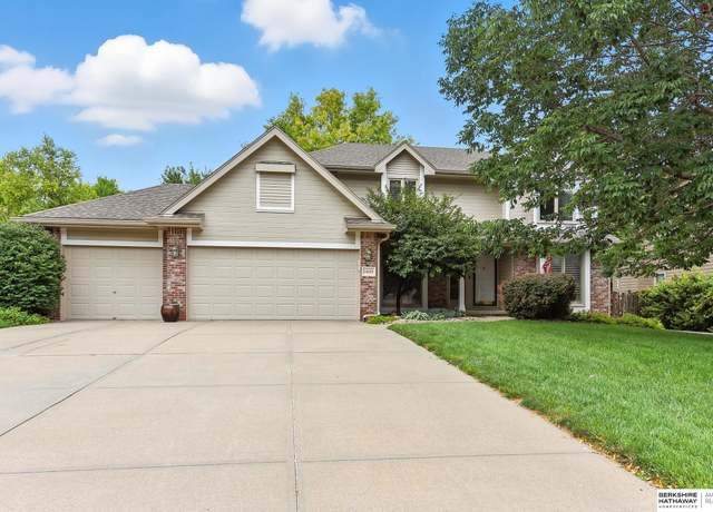 Property at 14110 Hillsborough Dr, Omaha, NE 68164, 4 beds, 1.5 baths