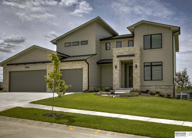 Property at 20119 U St, Omaha, NE 68135, 4 beds, 4.5 baths