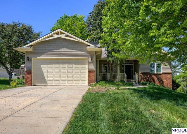 Property at 5748 N 80 St, Omaha, NE 68134, 5 beds, 3 baths