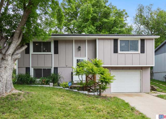 Property at 5036 Grassridge Rd, Lincoln, NE 68512, 3 beds, 1.5 baths
