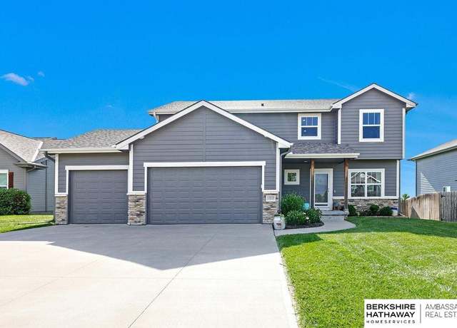 Property at 13510 S 46 St, Papillion, NE 68133, 4 beds, 3.5 baths