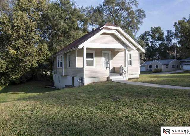 Property at 5001 N 41st St, Omaha, NE 68111-1, 5 beds, 2 baths