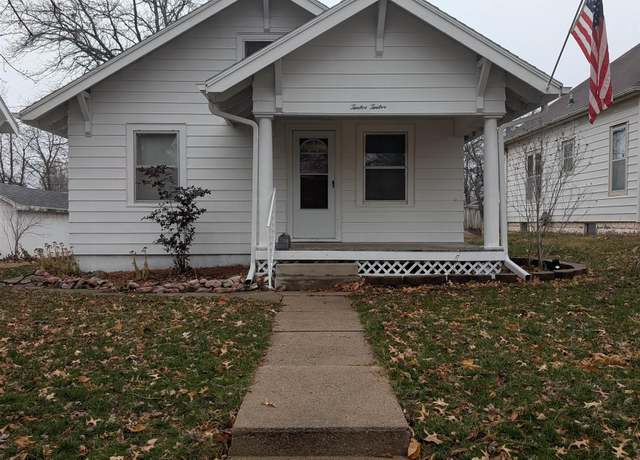 Property at 1212 Elk St, Beatrice, NE 68310, 2 beds, 1.5 baths
