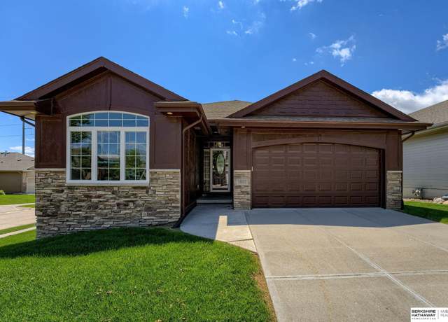 Property at 18855 Mason Plz, Omaha, NE 68022, 5 beds, 3 baths
