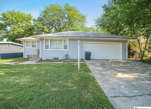 Property at 5720 Adams St, Lincoln, NE 68507, 3 beds, 2 baths