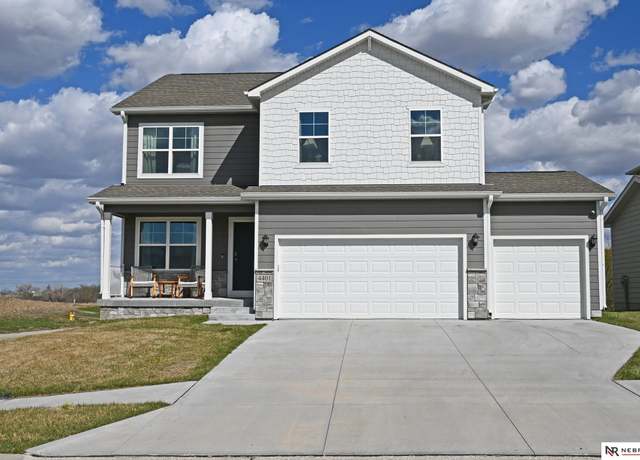 Property at 4401 Leawood Dr, Bellevue, NE 68123, 5 beds, 3.5 baths