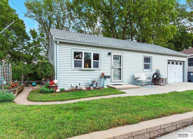 Property at 613 Grace St, Council Bluffs, IA 51503, 3 beds, 2 baths