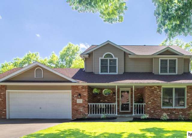 Property at 5803 Woodstock Ave, Lincoln, NE 68512, 4 beds, 3.5 baths