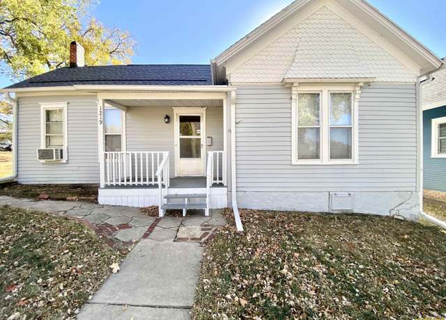 Property at 1219 1st Ave, Nebraska City, NE 68410, 2 beds, 1 bath