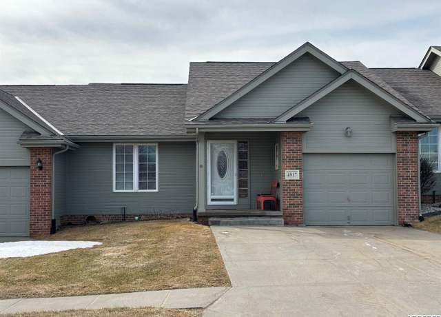 Property at 4917 Shannon Dr, Papillion, NE 68133, 3 beds, 3 baths