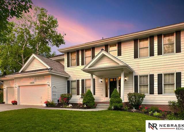 Property at 1425 S 158th Cir, Omaha, NE 68130, 4 beds, 3 baths