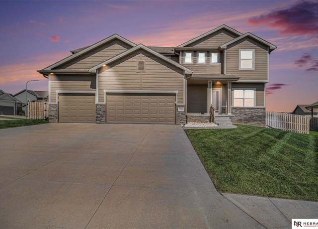 Property at 7701 S 196th St, Gretna, NE 68028, 5 beds, 3.5 baths