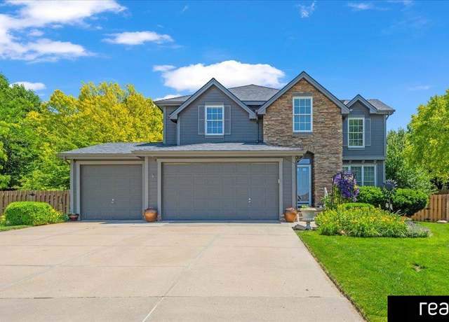 Property at 18009 Dewey Cir, Omaha, NE 68022, 4 beds, 3 baths