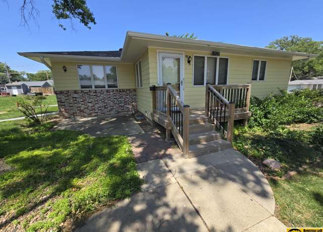 Property at 1124 Garfield St, Beatrice, NE 68310, 2 beds, 2 baths