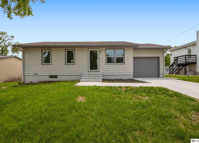 Property at 4941 N 93rd Ave, Omaha, NE 68134, 4 beds, 2 baths