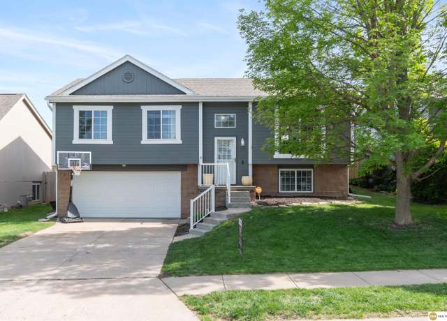 Property at 18685 V St, Omaha, NE 68135, 3 beds, 2 baths