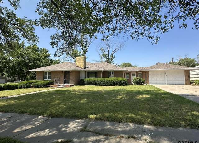 Property at 1003 J St, Fairbury, NE 68352, 3 beds, 2 baths