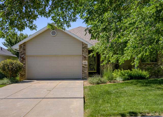 Property at 1545 Old Farm Rd, Lincoln, NE 68512, 4 beds, 3 baths
