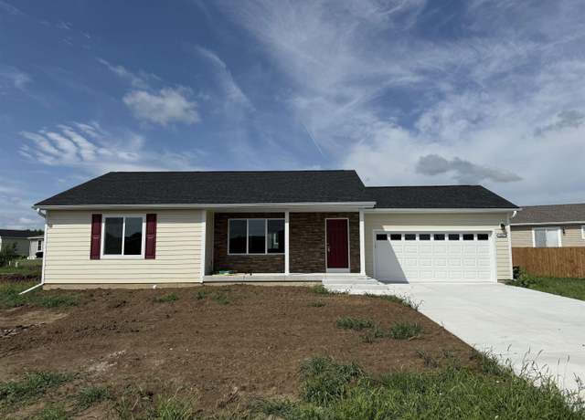 Property at 903 Sunridge Dr, Beatrice, NE 68310, 4 beds, 3 baths