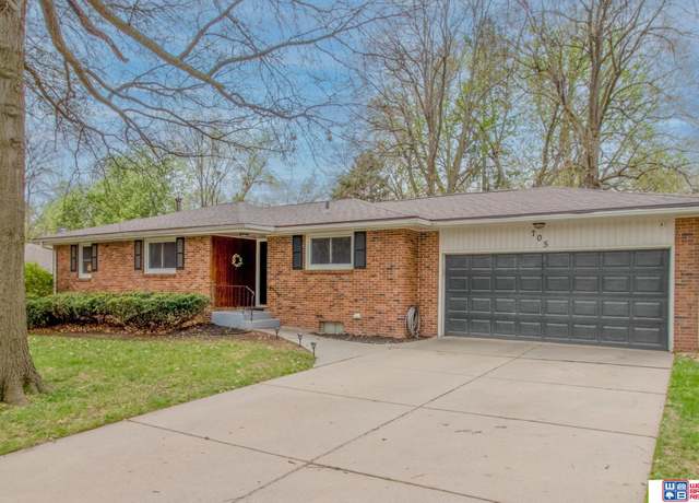 Property at 705 Sierra Dr, Lincoln, NE 68505, 3 beds, 2 baths