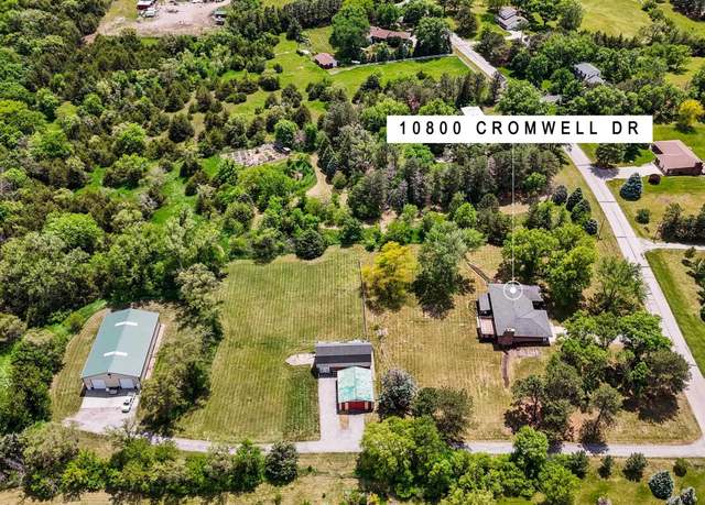 Property at 10800 Cromwell Dr, Lincoln, NE 68516, 4 beds, 3.5 baths