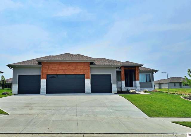 Property at 11602 South 116th St, Papillion, NE 68046, 5 beds, 3 baths