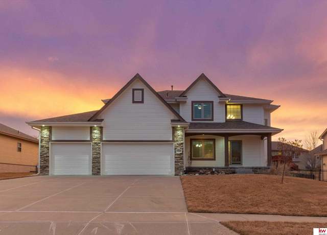 Property at 12448 S 81 St, Papillion, NE 68046, 5 beds, 3.5 baths
