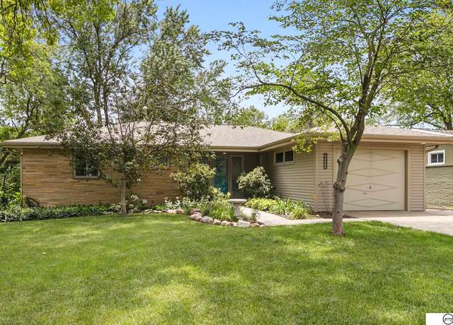 Property at 2525 Saint Thomas Dr, Lincoln, NE 68502, 3 beds, 2 baths
