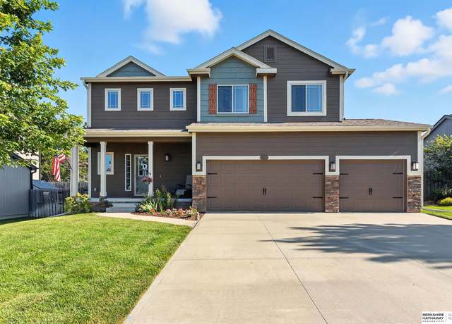 Property at 16112 Sunflower St, Bennington, NE 68007, 4 beds, 2.5 baths