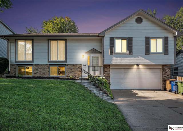 Property at 3712 Schuemann Dr, Bellevue, NE 68123, 3 beds, 2.5 baths