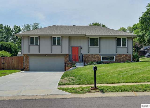 Property at 901 Claudine Ave, Papillion, NE 68046, 3 beds, 2.5 baths