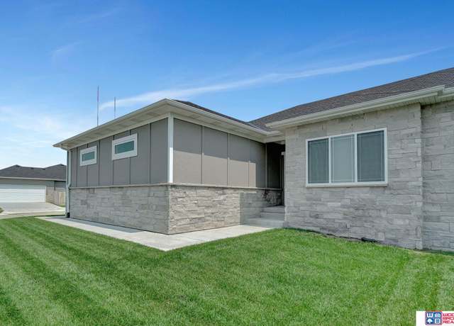 Property at 7501 Vera Dr, Lincoln, NE 68516, 4 beds, 3 baths