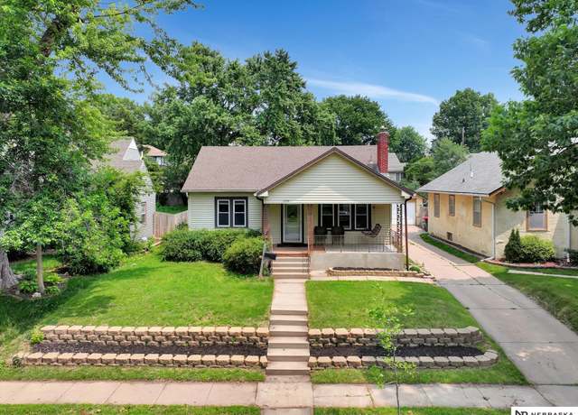 Property at 2340 S 18th St, Lincoln, NE 68502, 3 beds, 2 baths